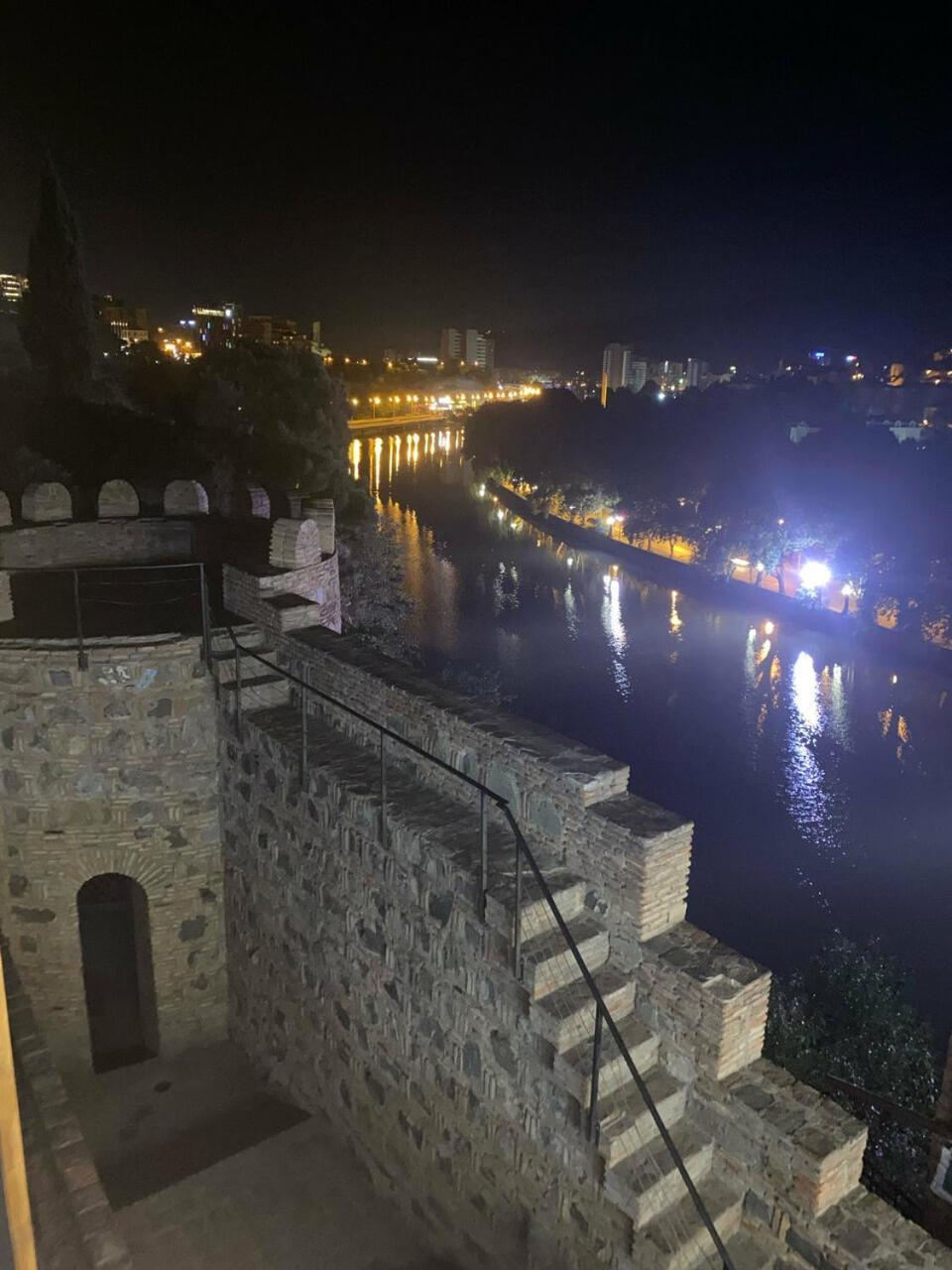 Boutique Hotel Tbili Metekhi Тбилиси Экстерьер фото